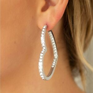 Rhinestones Earrings. NWT